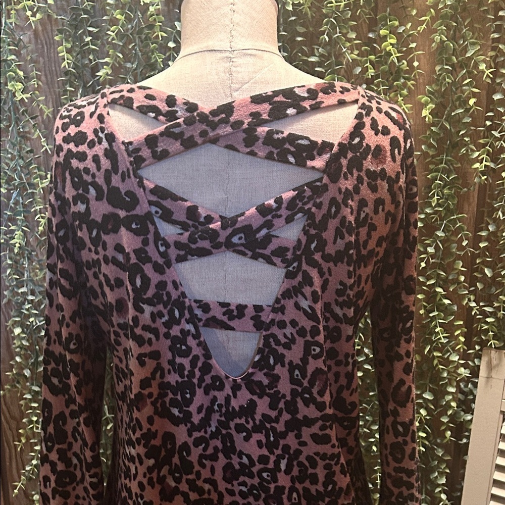 Leopard Print Long Sleeve Top - Picture 3 of 3